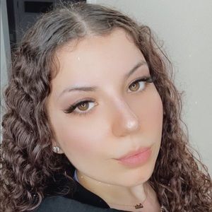 Meet your Posher, Catia